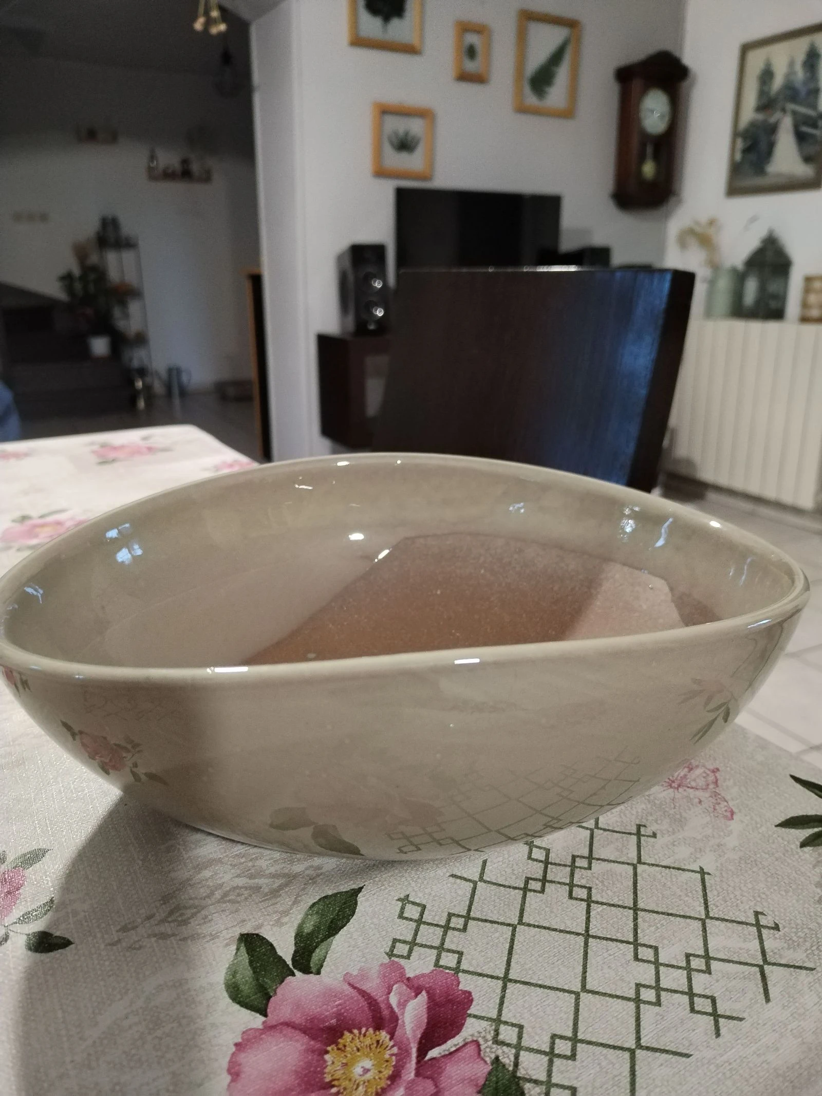 Hermosa copa de forma ovalada diseñada, artesanal en terracota barnizada. – photo 4